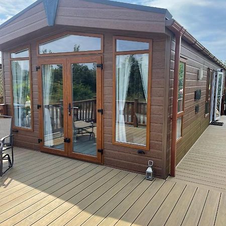 Stonham Aspall Fern Lodge With Hot Tub מראה חיצוני תמונה