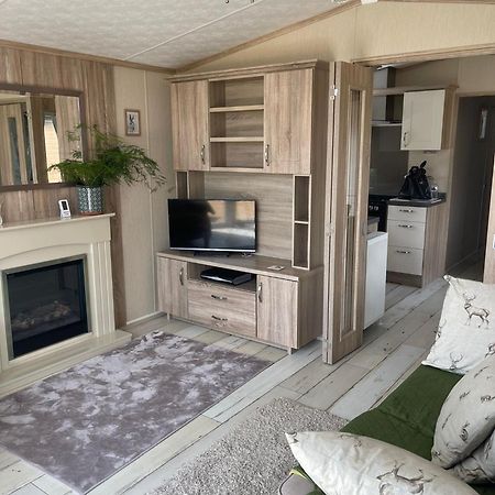 Stonham Aspall Fern Lodge With Hot Tub מראה חיצוני תמונה