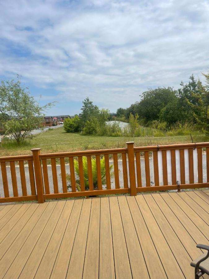 Stonham Aspall Fern Lodge With Hot Tub מראה חיצוני תמונה
