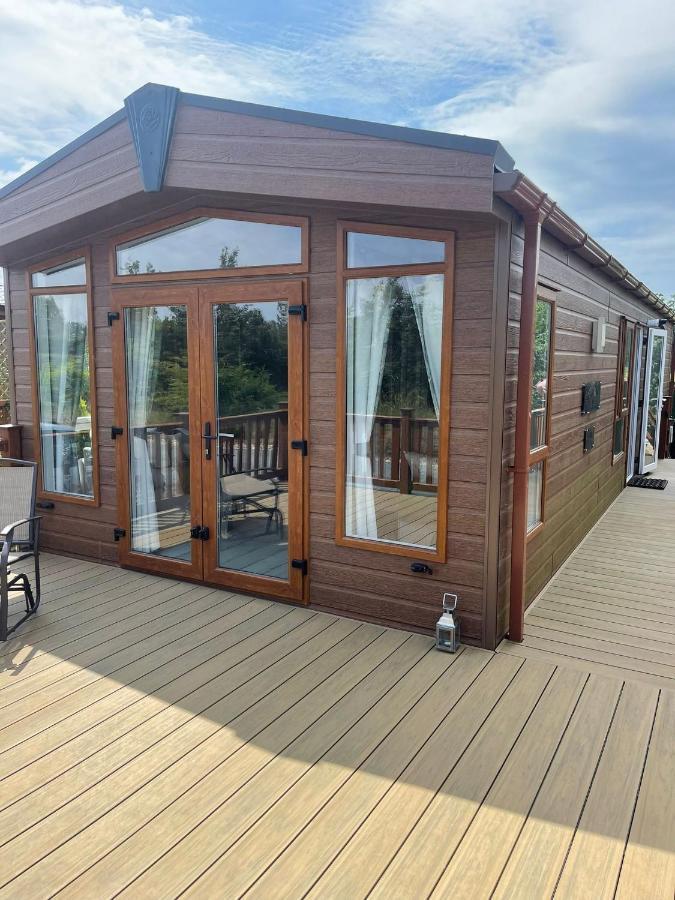Stonham Aspall Fern Lodge With Hot Tub מראה חיצוני תמונה