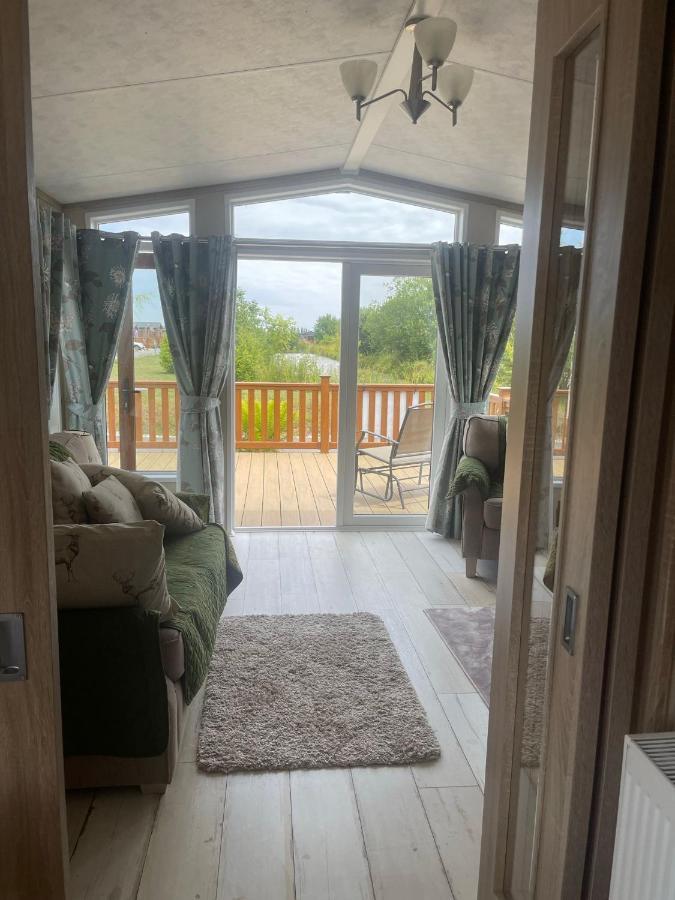 Stonham Aspall Fern Lodge With Hot Tub מראה חיצוני תמונה