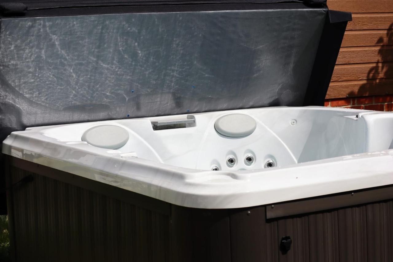 Stonham Aspall Fern Lodge With Hot Tub מראה חיצוני תמונה