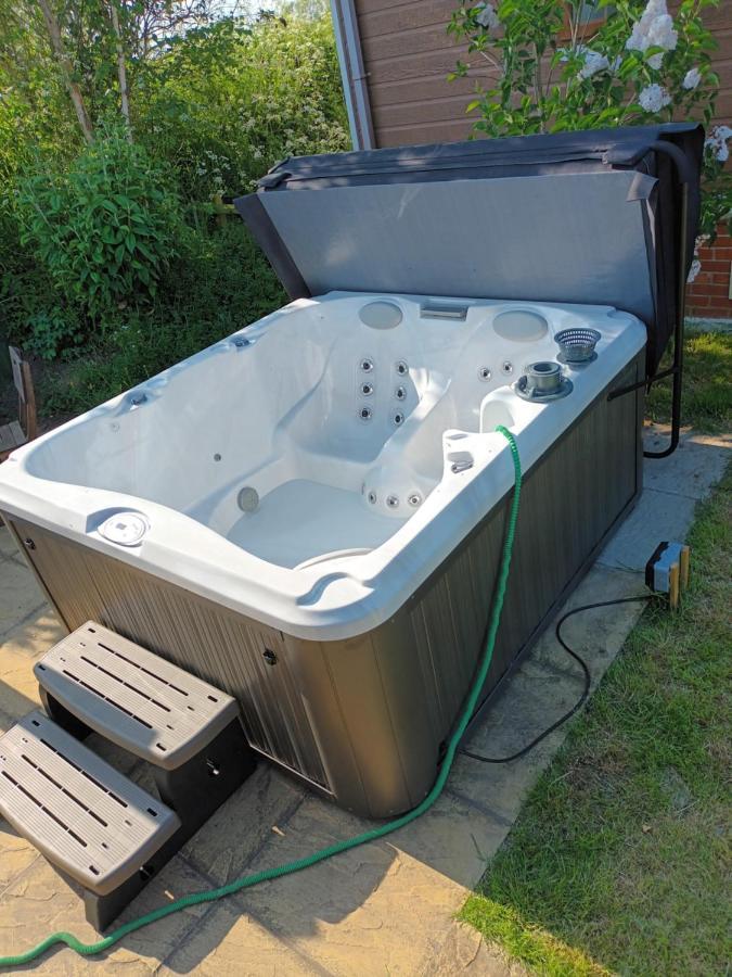 Stonham Aspall Fern Lodge With Hot Tub מראה חיצוני תמונה